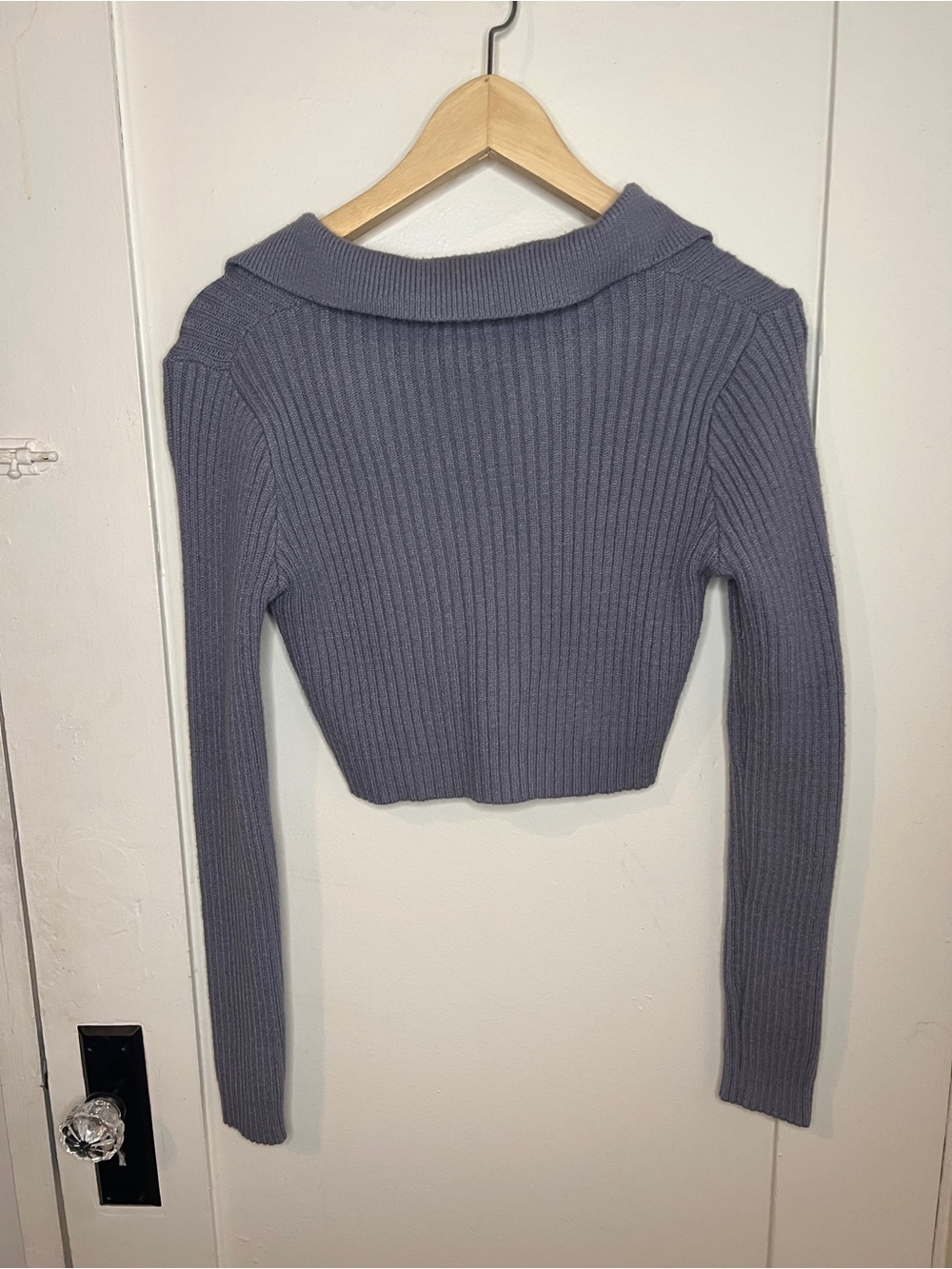 Debut Cropped Rib-Knit Collared V-Neck Top - Picture 3 of 5